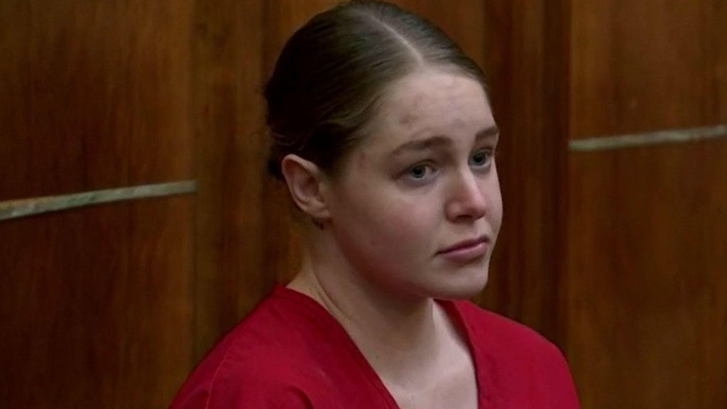 OnlyFans model Courtney Clenney accused of stabbing her boyfriend to death in 2022 reaches plea deal — CBS Miami, Coconut Creek Real Estate news