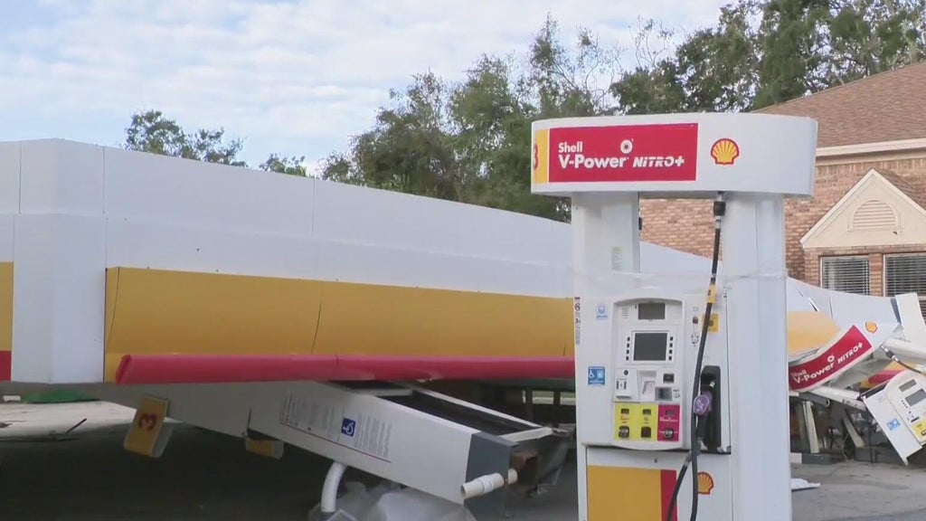 Hurricane Isaias damages homes and businesses along Florida Gulf Coast — CBS Miami, Coconut Creek Business news