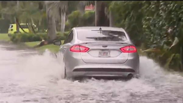 Heavy rain leaves flooded streets, hazardous driving conditions in Broward County — CBS Miami, Coconut Creek Community news