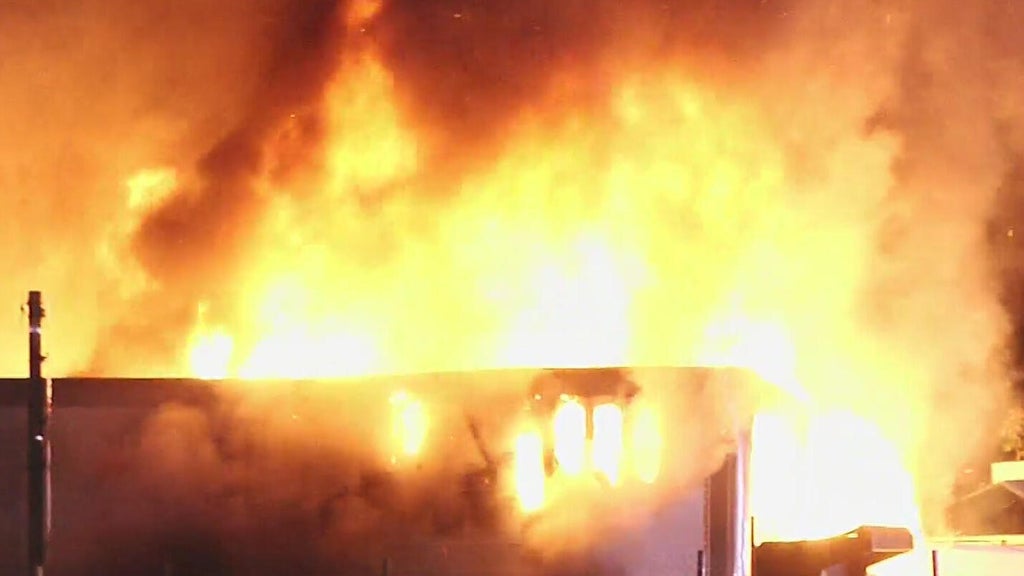 Video shows intense fire that broke out at mobile home in West Little River — CBS Miami, Coconut Creek Community news