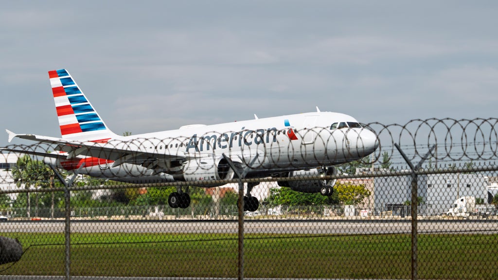 American Airlines flight to Guyana returns to Miami after passenger allegedly threatens crew — CBS Miami, Coconut Creek Community news