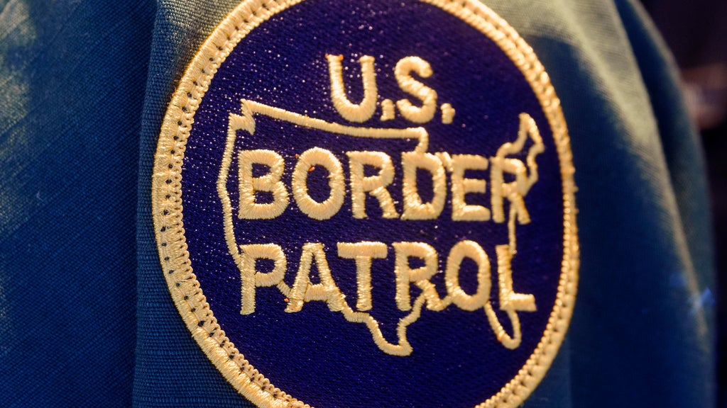 Border Patrol agents spotted at Florida early voting site were trying to cast ballots, election official says — CBS Miami, Coconut Creek Sports news
