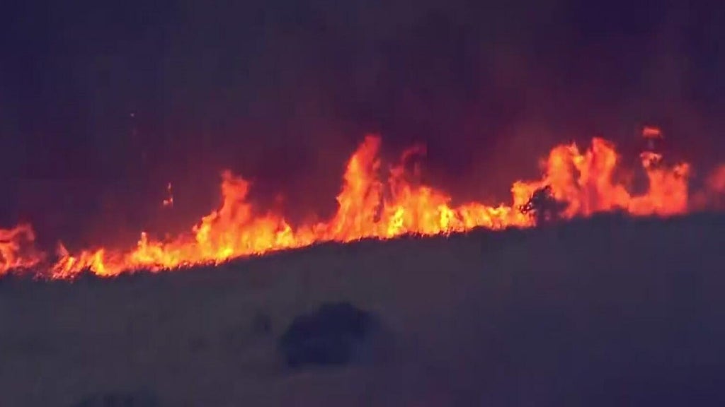 Third wildfire reported burning near Everglades as officials fight 2 other wildfires — CBS Miami, Coconut Creek Community news