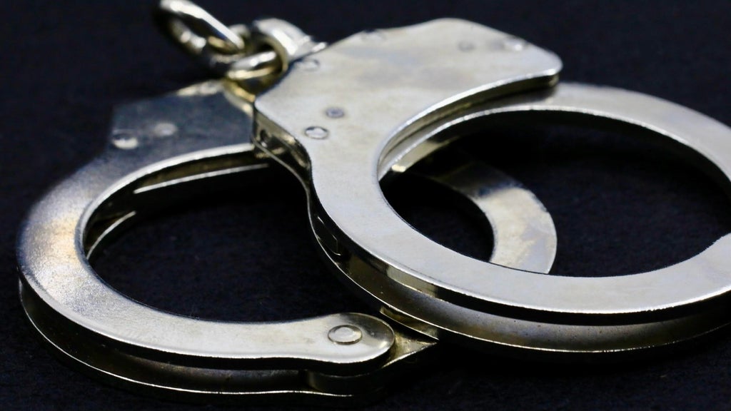 Miami-Dade father arrested, accused of starving and locking up his two children, deputies say — CBS Miami, Coconut Creek Real Estate news