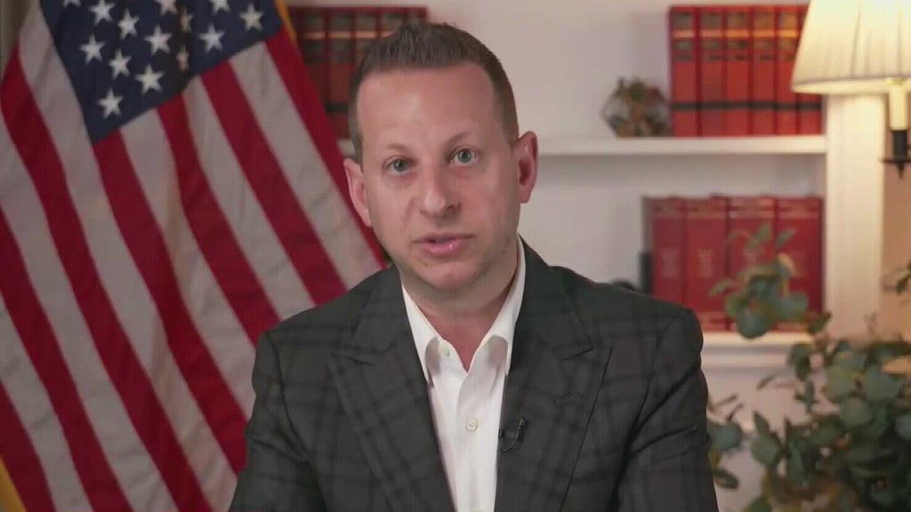 Congressman Jared Moskowitz said a man was arrested in Boca Raton for threatening his life — CBS Miami, Coconut Creek Community news