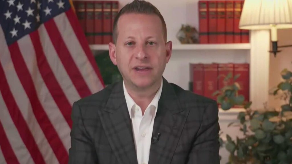 Man arrested in Palm Beach County for threatening voicemail against Rep. Jared Moskowitz — CBS Miami, Coconut Creek Community news