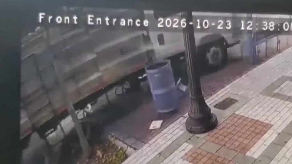 Landscaping truck crashes into bus bench, 3 North Miami businesses, sending 2 passengers to the hospital — CBS Miami, Coconut Creek Real Estate news
