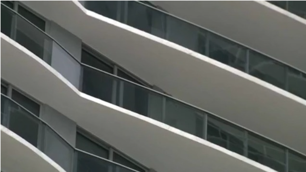 9th floor balcony fire at Miami high-rise forces man and his 2 dogs to flee building early in the morning — CBS Miami, Coconut Creek Community news