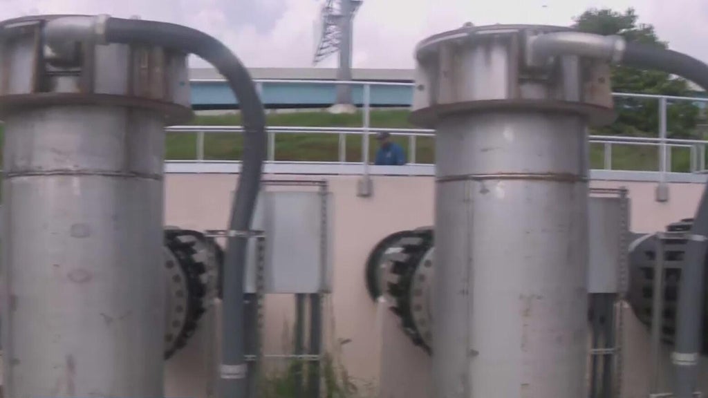 Fort Lauderdale stormwater pumps tested by heavy rain as residents prepare for king tides in flood-prone neighborhoods — CBS Miami, Coconut Creek Schools news