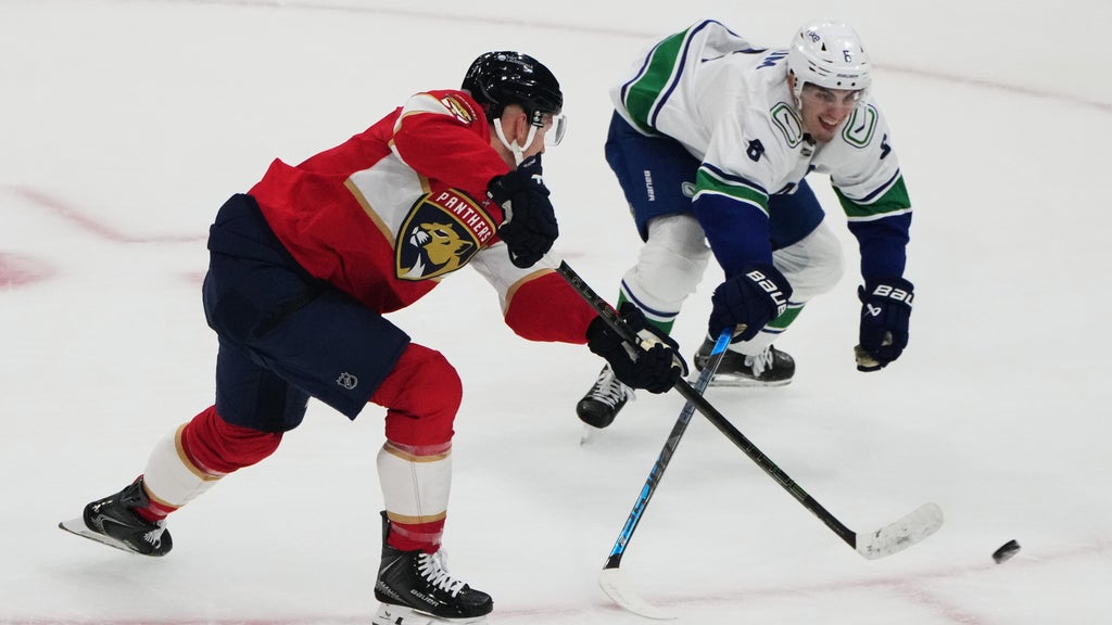 Brady Tkachuk's overtime goal completes second straight natural hat trick in Panthers' 3-2 win — CBS Miami, Coconut Creek Sports news