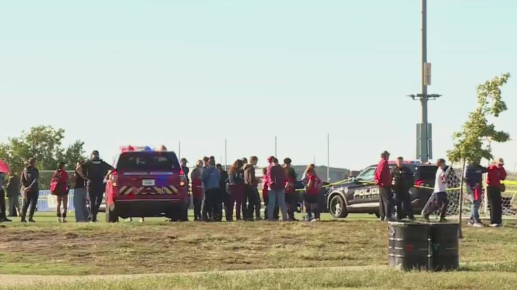 At least 2 killed, several injured after car drives onto Kansas soccer field — CBS Miami, Coconut Creek Sports news