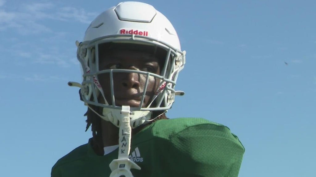 Meet DeMarcus DeRoche, Cardinal Gibbons tight end and Nat Moore Trophy contender — CBS Miami, Coconut Creek Schools news