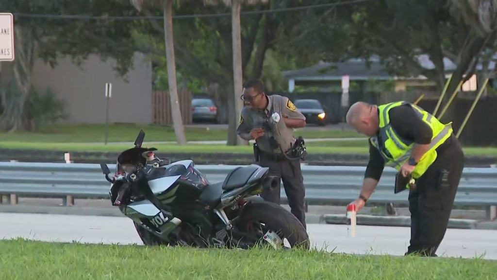 1 dead, 1 injured in motorcycle crash on Sunrise Boulevard near Florida's Turnpike, authorities say — CBS Miami, Coconut Creek Health news