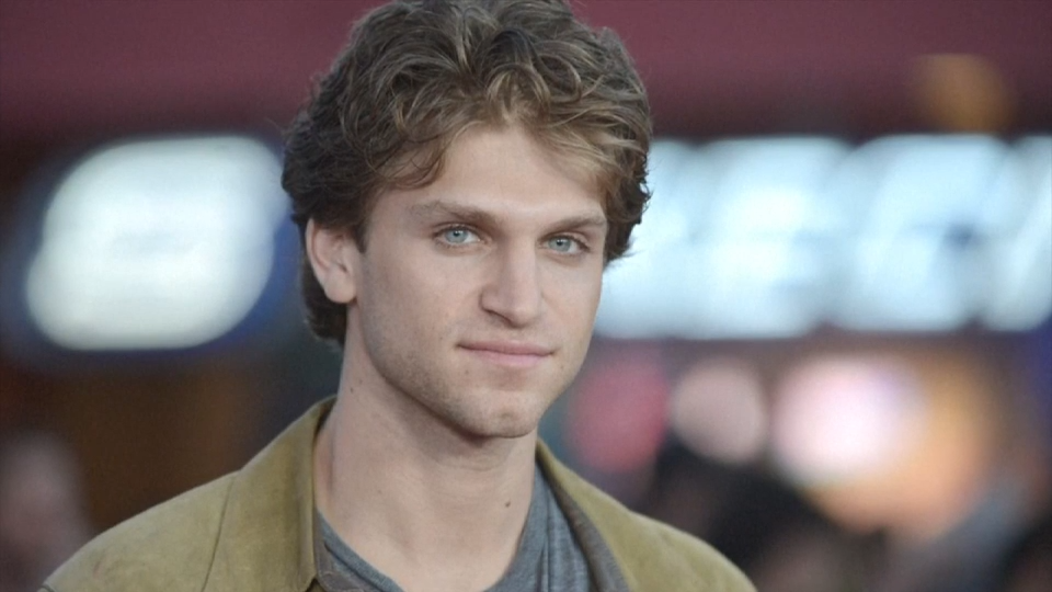Actor Keegan Allen allegedly robbed at gunpoint, “West Hollywood is not safe anymore” — WSVN Entertainment