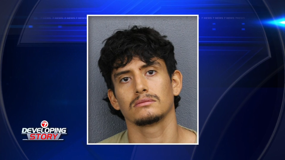 Man arrested after being accused of fatally stabbing his mother in Tamarac — WSVN 7 Broward, Coconut Creek Community news