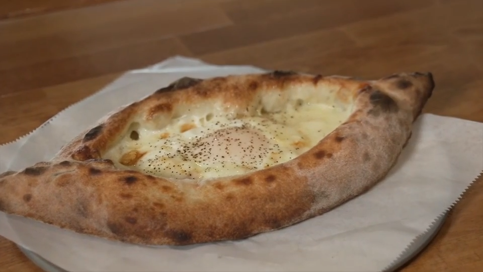 Bella Roma Italian Restaurant in Broward introduces a unique boat-shaped pizza — Coconut Creek Dining news
